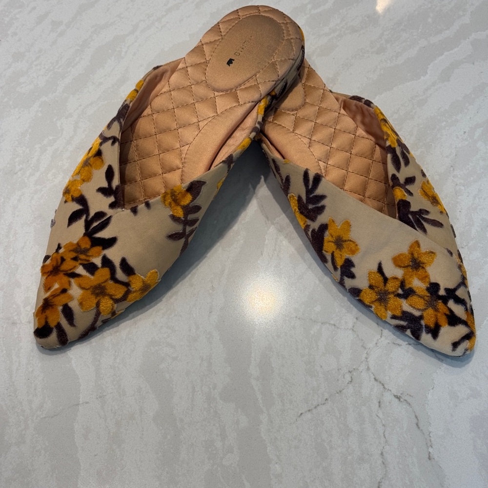Birdies The Swan Slip-On Slides Floral Pointed Mules in Beige and Yellow